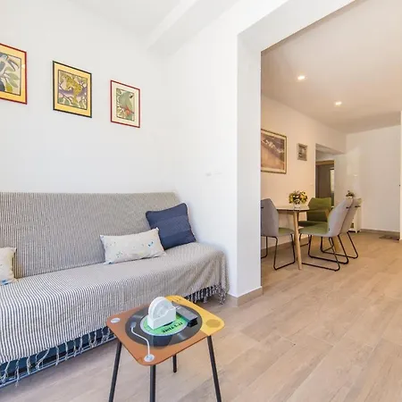 Apartment Lalu *