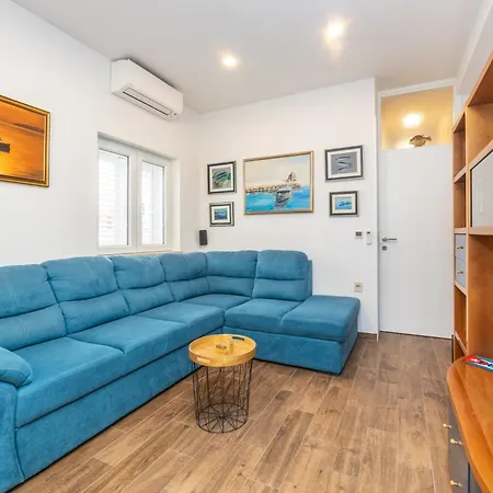 Lalu * ماكارسكا