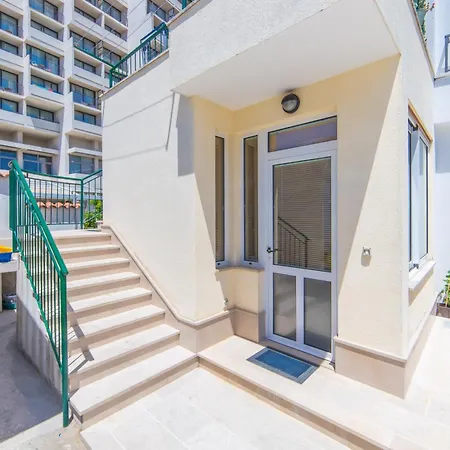 Lalu Apartment