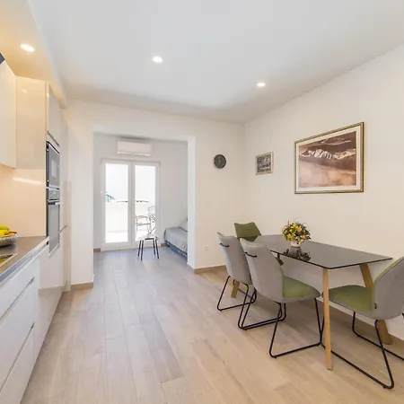 Lalu Apartman *
